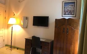 Rothschild Tel-Aviv Studio